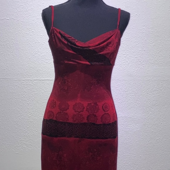 Red and black slinky Stretchy form-fitting Y2K. Dress. - Picture 2 of 6